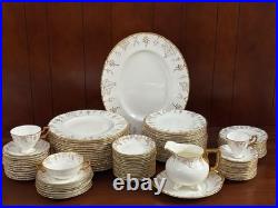 96 pcs Royal Crown Derby Vine bone china dinner service, Serve 12-16, excellen