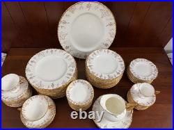 96 pcs Royal Crown Derby Vine bone china dinner service, Serve 12-16, excellen