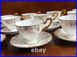 96 pcs Royal Crown Derby Vine bone china dinner service, Serve 12-16, excellen