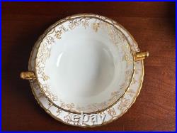 96 pcs Royal Crown Derby Vine bone china dinner service, Serve 12-16, excellen