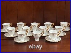 96 pcs Royal Crown Derby Vine bone china dinner service, Serve 12-16, excellen