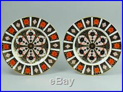 A Fine Pair Of Royal Crown Derby 1128 Imari 9 1/8 Inch Cabinet Plates C. 1971