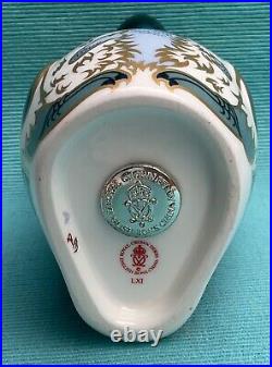 Beautiful Royal Crown Derby Emperor penguin and chick paperweight
