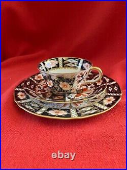 C 1925 Royal Crown Derby tea trio, Traditional Imari pattern #2451, set #2