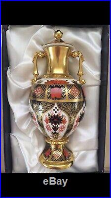 Excellent Condition, royal crown derby imari Earn 8 Inch