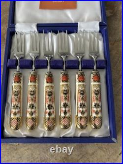Flatware set with porcelain handles in'Old Imari' pattern by Royal Crown Derby