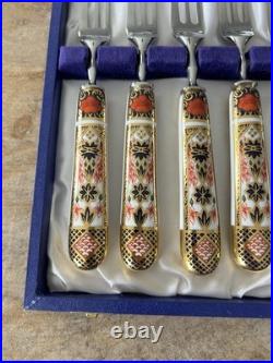 Flatware set with porcelain handles in'Old Imari' pattern by Royal Crown Derby