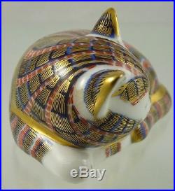 Imari Style Sleeping Cat Paper Weight Gold Stopper 1992 Royal Crown Derby
