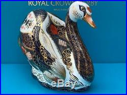 New Royal Crown Derby 1st Quality Imari Solid Gold Band Swan Paperweight