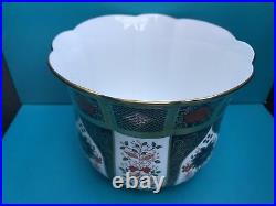New Royal Crown Derby 1st Quality Old Imari Solid Gold Band Gardenia Planter