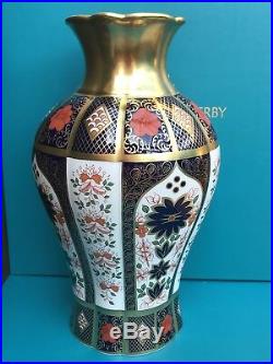New Royal Crown Derby 2nd Quality Old Imari Solid Gold Band 12 Arum Lily Vase