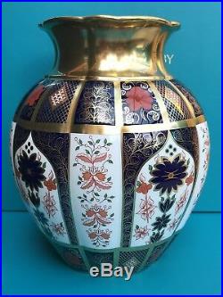 New Royal Crown Derby 2nd Quality Old Imari Solid Gold Band Tulip Vase