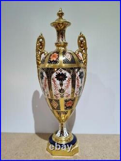 RARE Royal Crown Derby trophy pedestal vase urn and lid Old Imari 1128 gold band