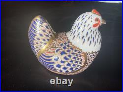 ROYAL CROWN DERBY Hen Paperweight withGold Button in Original Box