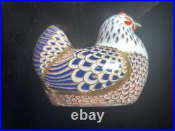ROYAL CROWN DERBY Hen Paperweight withGold Button in Original Box