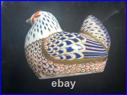 ROYAL CROWN DERBY Hen Paperweight withGold Button in Original Box