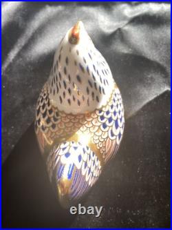 ROYAL CROWN DERBY Hen Paperweight withGold Button in Original Box