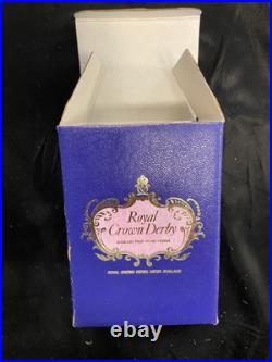 ROYAL CROWN DERBY Hen Paperweight withGold Button in Original Box