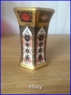 ROYAL CROWN DERBY'Old Imari' Solid Gold Band Hexagonal Vase Excellent Condition