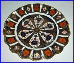 Royal Crown DERBY OLD IMARI 1128 8½ Inch Fluted Dessert Plate