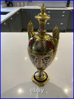 Royal Crown Derby 1128 Solid Gold Band Trophy Vase Old Imari