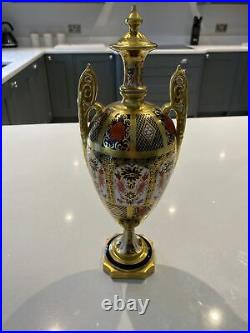 Royal Crown Derby 1128 Solid Gold Band Trophy Vase Old Imari