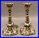 Royal-Crown-Derby-CANDLESTICKS-Set-of-2-Old-Imari-6-5-Pattern-2451-Date-1921-01-mhry