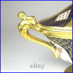 Royal Crown Derby Covered Urn Old Imari 1128 Solid Gold Band