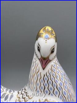 Royal Crown Derby Diamond Jubilee Pair of Dove Paperweights Limited Ed In Box