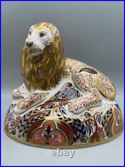 Royal Crown Derby Heraldic Lion Imari Paperweight Collection with Box