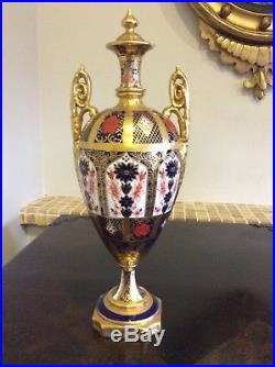 Royal Crown Derby Imari 1128 22ct Gold Decorated Trophy Vase