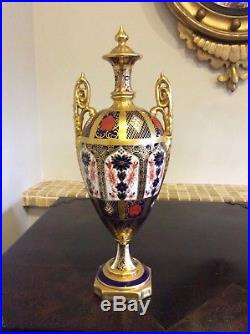 Royal Crown Derby Imari 1128 22ct Gold Decorated Trophy Vase