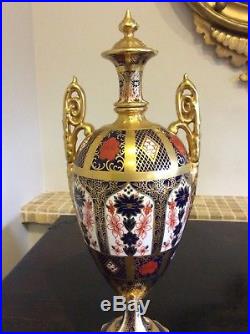 Royal Crown Derby Imari 1128 22ct Gold Decorated Trophy Vase