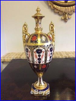 Royal Crown Derby Imari 1128 22ct Gold Decorated Trophy Vase