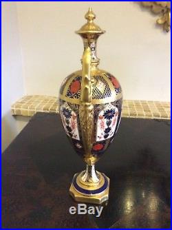 Royal Crown Derby Imari 1128 22ct Gold Decorated Trophy Vase