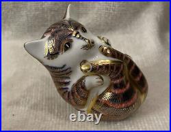 Royal Crown Derby Imari Kittens Gold Stopper Set Of 3 Sitting Sleeping Playing