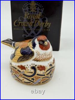 Royal Crown Derby Nesting Goldfinch Paperweight England Porcelain Gold Stopper