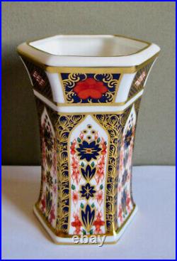 Royal Crown Derby Old Imari 1128 English Bone China 4.5 Vase 1983