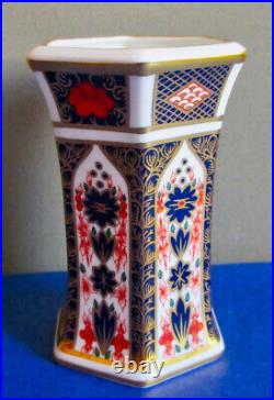 Royal Crown Derby Old Imari 1128 English Bone China 4.5 Vase 1983