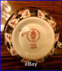 Royal Crown Derby Old Imari Footed Tea Cup & Saucer Service for 8, bone china