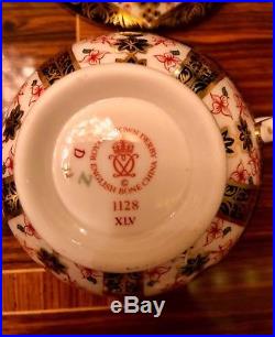 Royal Crown Derby Old Imari Footed Tea Cup & Saucer Service for 8, bone china