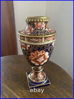 Royal Crown Derby Old Imari Porcelain Vase Urn England Pattern 653 919