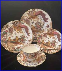 Royal Crown Derby Olde Avesbury A73 5 piece place setting Bone China England