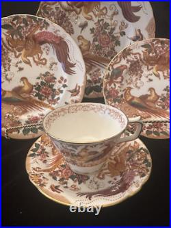 Royal Crown Derby Olde Avesbury A73 5 piece place setting Bone China England