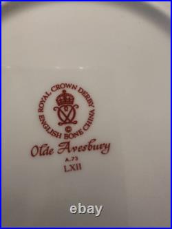 Royal Crown Derby Olde Avesbury A73 5 piece place setting Bone China England