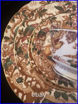 Royal Crown Derby Olde Avesbury A73 5 piece place setting Bone China England