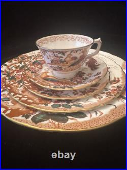 Royal Crown Derby Olde Avesbury A73 5 piece place setting Bone China England
