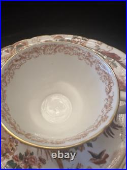 Royal Crown Derby Olde Avesbury A73 5 piece place setting Bone China England