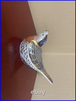 Royal Crown Derby Wheatear Bird Paperweight Gold Stopper Bone China England