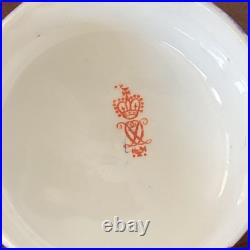 Royal Crown Derby porcelain covered jar 1887 London, Uk